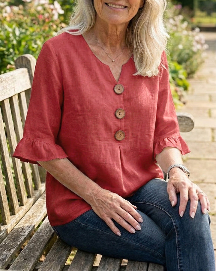 Blusa Sofía de algodón-lino lisa con botones de madera y volantes