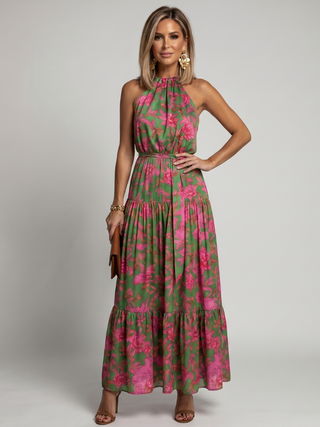 Elegante vestido midi drapeado en rosa con escote halter