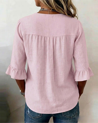 Blusa Sofía de algodón-lino lisa con botones de madera y volantes