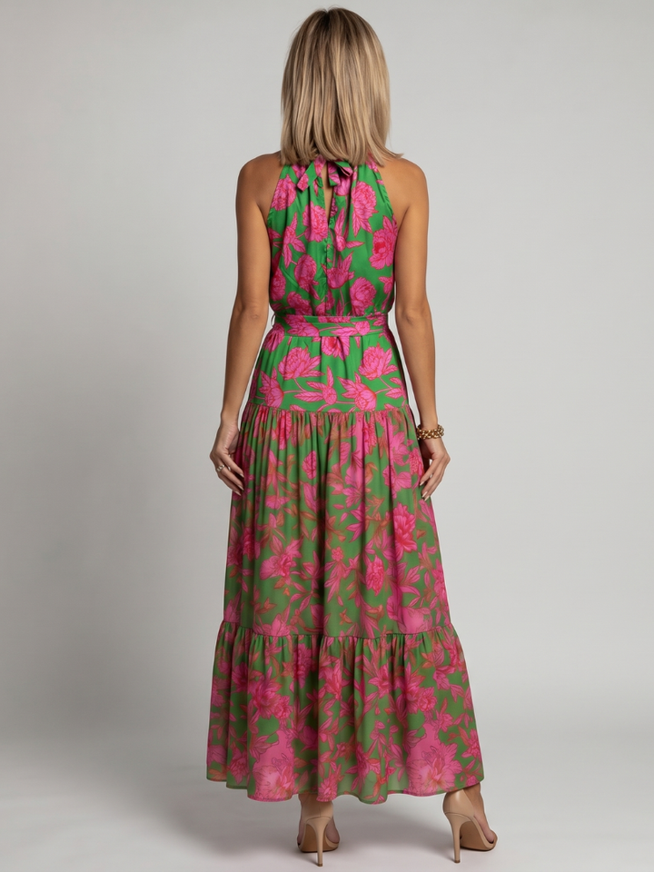 Elegante vestido midi drapeado en rosa con escote halter