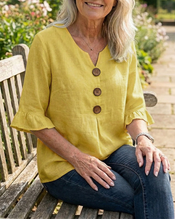 Blusa Sofía de algodón-lino lisa con botones de madera y volantes
