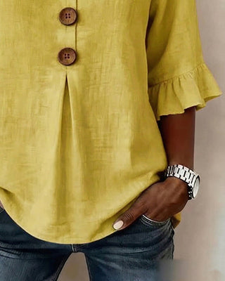 Blusa Sofía de algodón-lino lisa con botones de madera y volantes